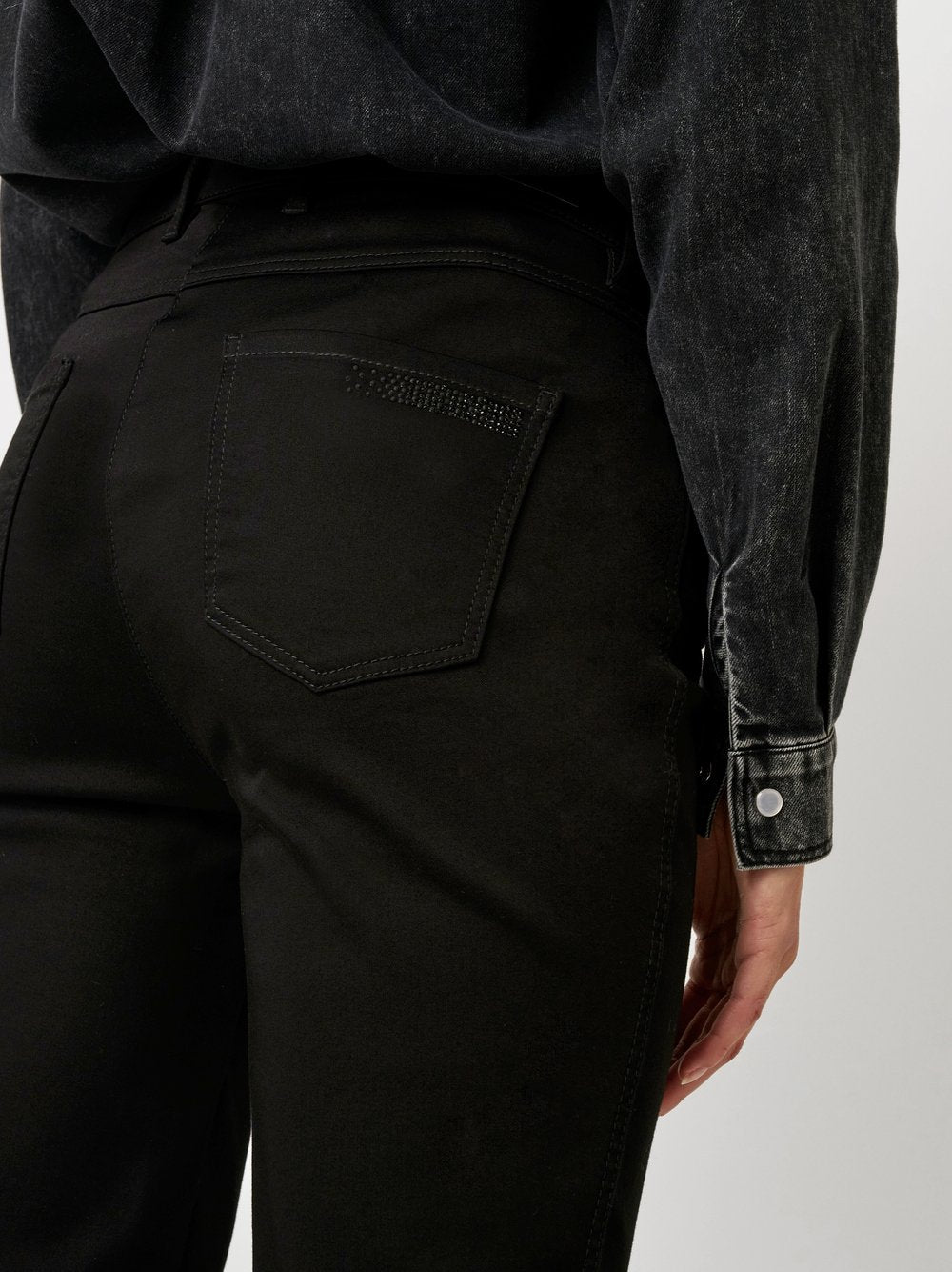 be loved Black Bild 4