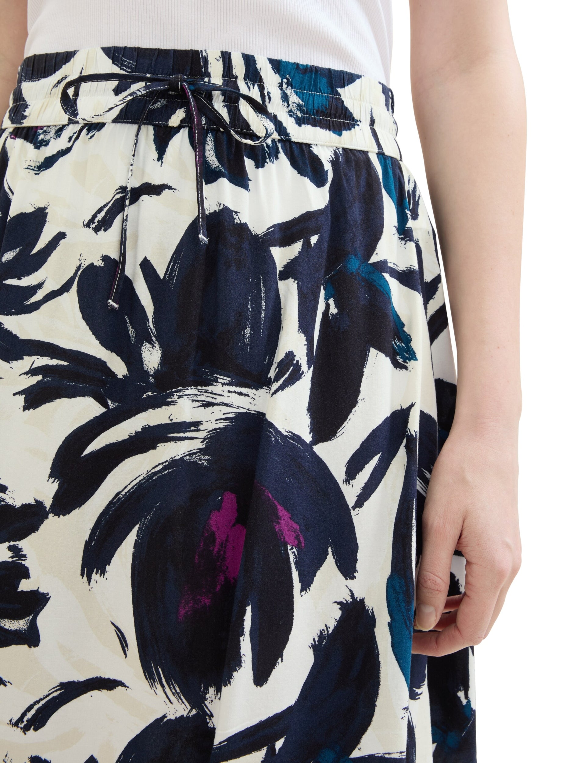 printed skirt dark blue flor Bild 7